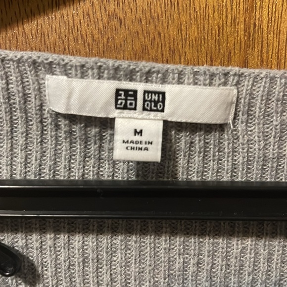 2 for 15$// Uniqlo Sweater - Picture 2 of 2
